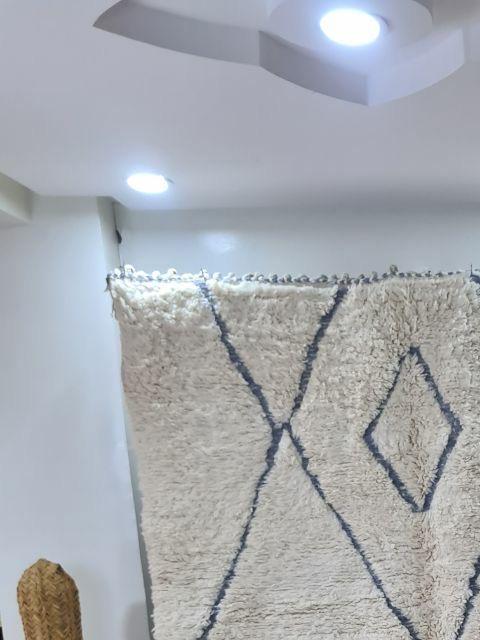 ishram_white_cream1_2.jpg
